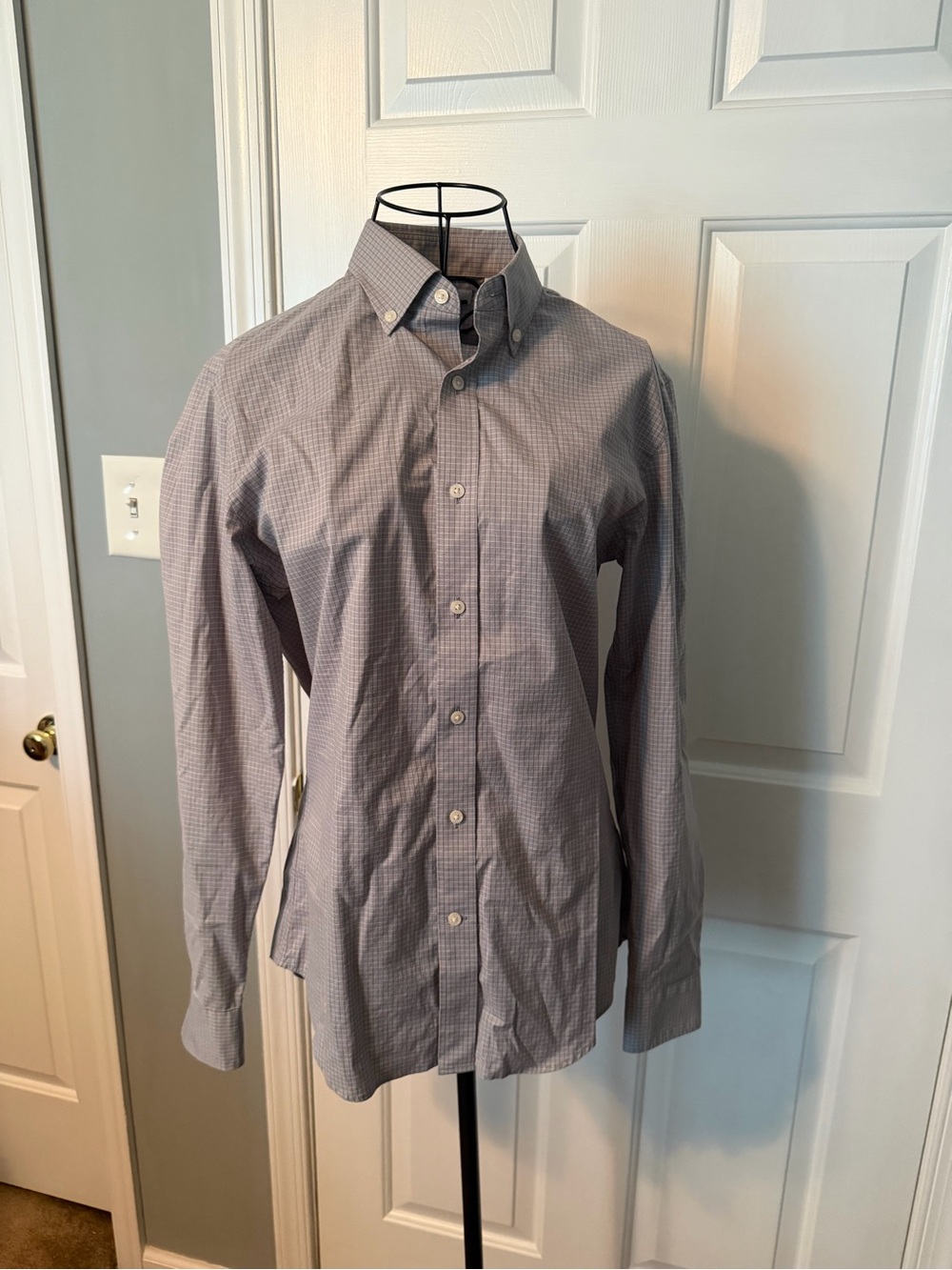 Uniqlo Men's Button-Down Dress Shirt in Light Gray Check